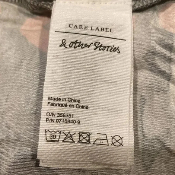 - Capsule &Other Stories turtleneck geometric print blouse - Picture 8 of 13